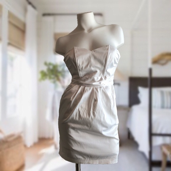 H&M Dresses & Skirts - NWOT H&M White Whale Bone Shiny Strapless Dress 4